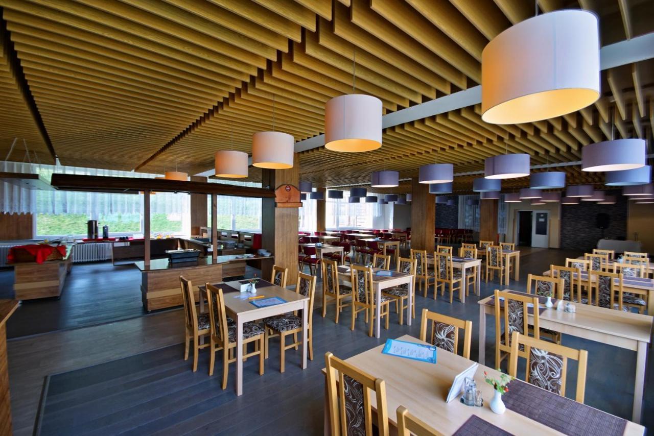 Horsky Hotel Jelenovska S Bazenem V Cene Valašské Klobouky Exteriör bild