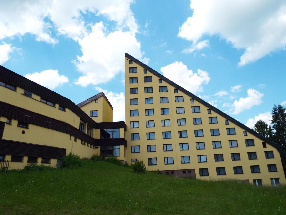 Horsky Hotel Jelenovska S Bazenem V Cene Valašské Klobouky Exteriör bild