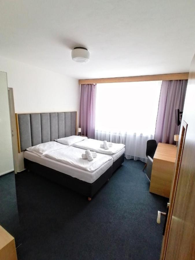 Horsky Hotel Jelenovska S Bazenem V Cene Valašské Klobouky Exteriör bild