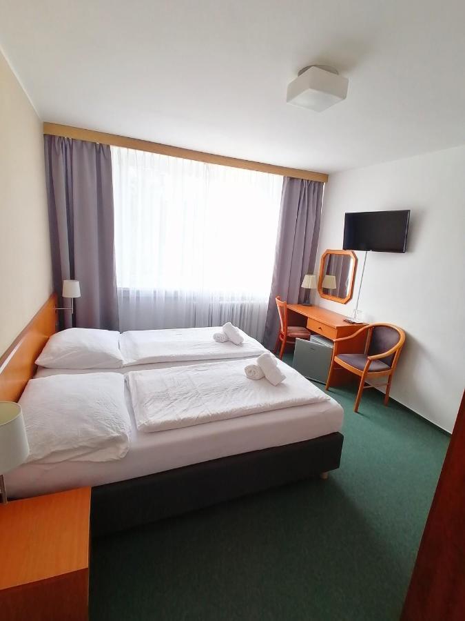 Horsky Hotel Jelenovska S Bazenem V Cene Valašské Klobouky Exteriör bild