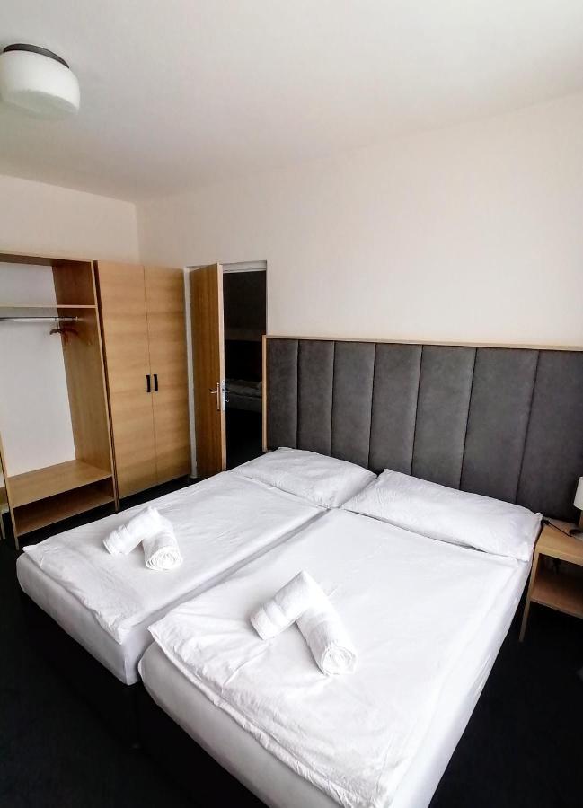 Horsky Hotel Jelenovska S Bazenem V Cene Valašské Klobouky Exteriör bild