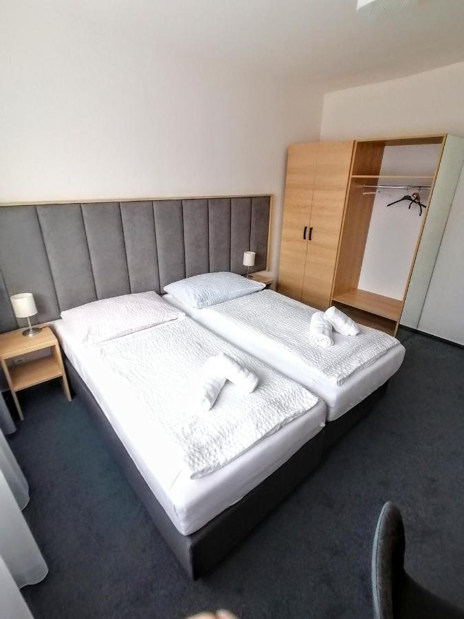 Horsky Hotel Jelenovska S Bazenem V Cene Valašské Klobouky Exteriör bild