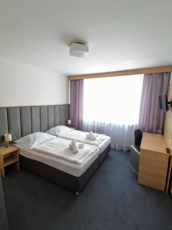 Horsky Hotel Jelenovska S Bazenem V Cene Valašské Klobouky Exteriör bild