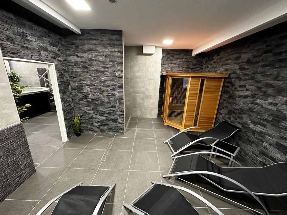 Horsky Hotel Jelenovska S Bazenem V Cene Valašské Klobouky Exteriör bild