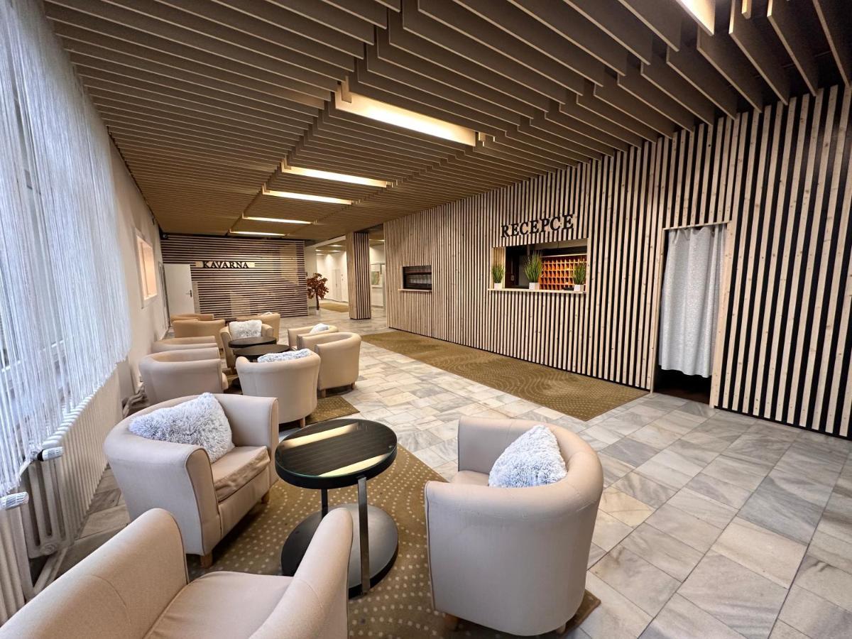 Horsky Hotel Jelenovska S Bazenem V Cene Valašské Klobouky Exteriör bild