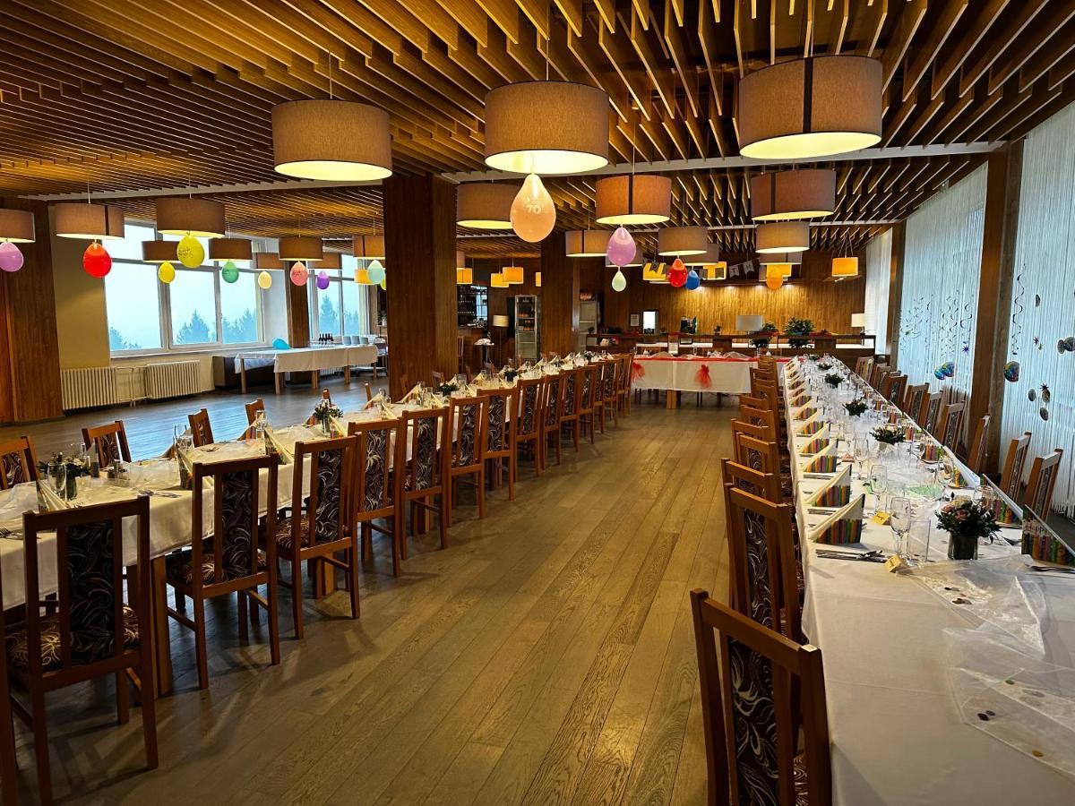 Horsky Hotel Jelenovska S Bazenem V Cene Valašské Klobouky Exteriör bild