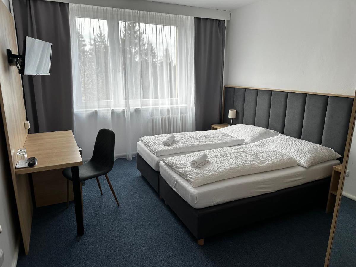 Horsky Hotel Jelenovska S Bazenem V Cene Valašské Klobouky Exteriör bild