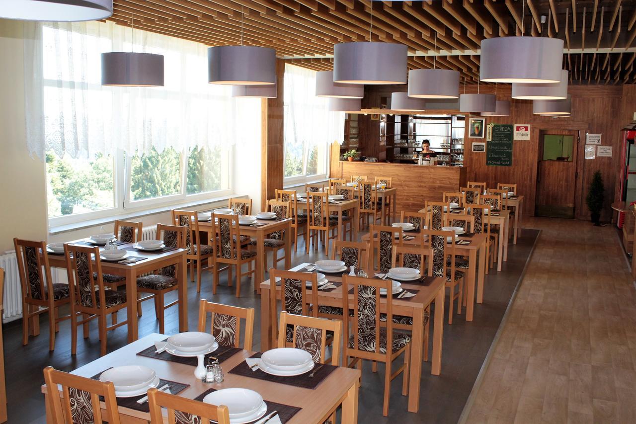 Horsky Hotel Jelenovska S Bazenem V Cene Valašské Klobouky Exteriör bild