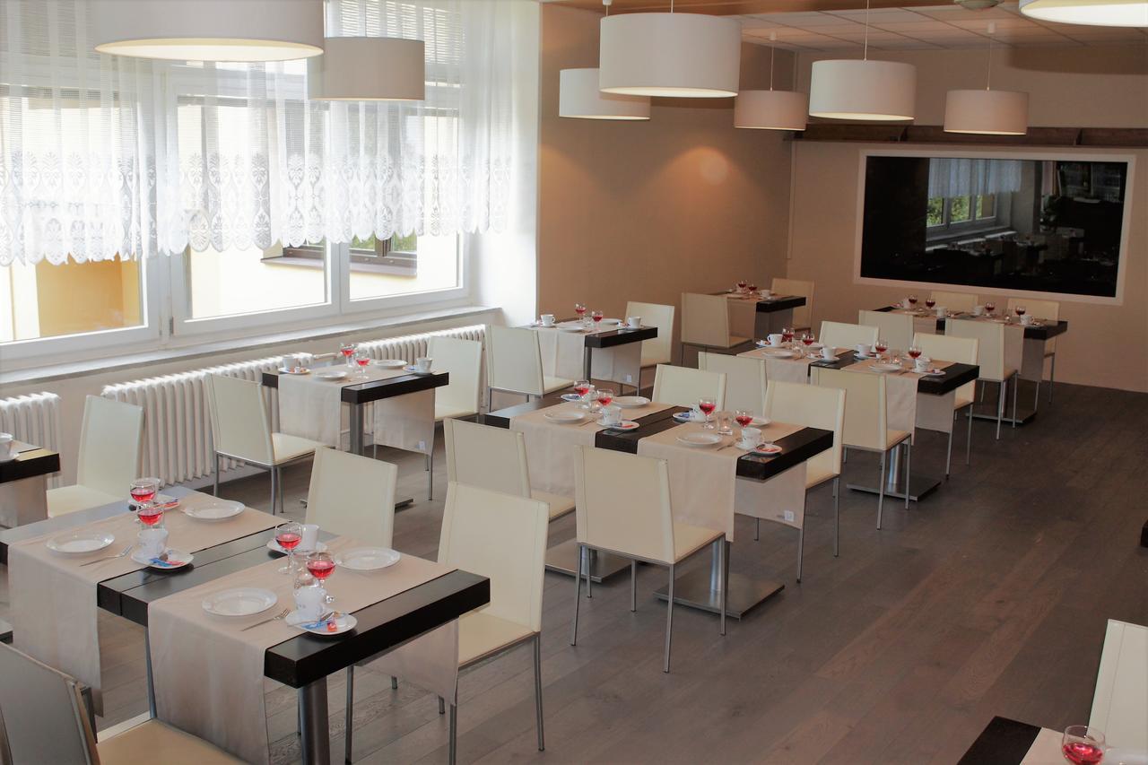 Horsky Hotel Jelenovska S Bazenem V Cene Valašské Klobouky Exteriör bild