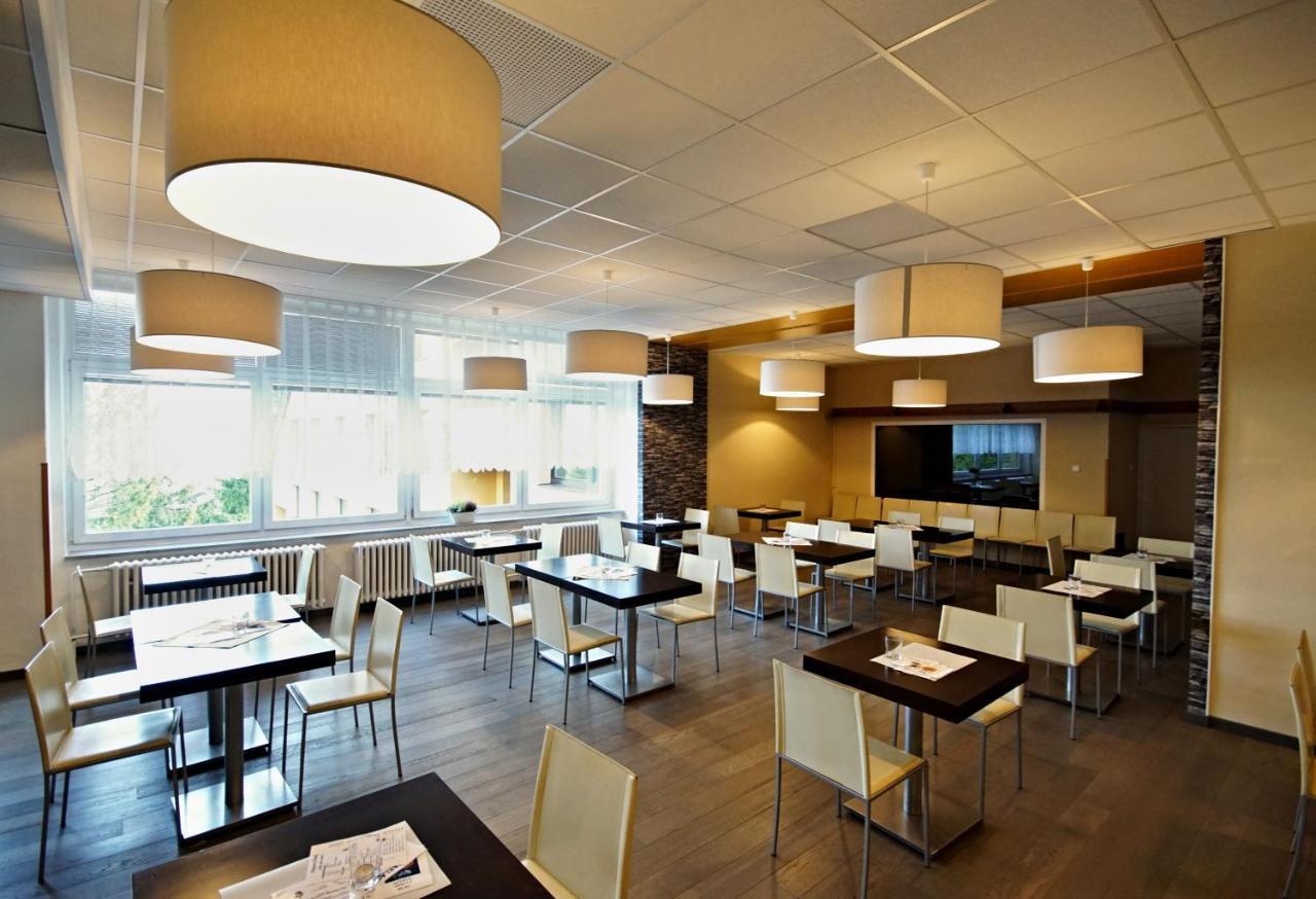 Horsky Hotel Jelenovska S Bazenem V Cene Valašské Klobouky Exteriör bild