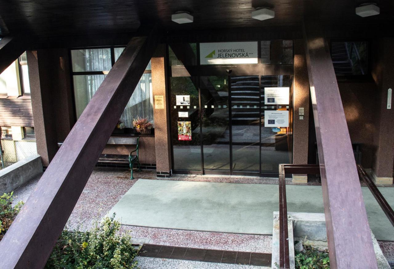 Horsky Hotel Jelenovska S Bazenem V Cene Valašské Klobouky Exteriör bild