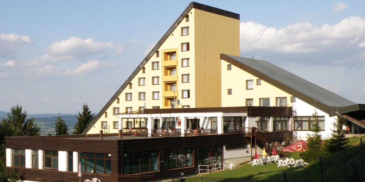 Horsky Hotel Jelenovska S Bazenem V Cene Valašské Klobouky Exteriör bild