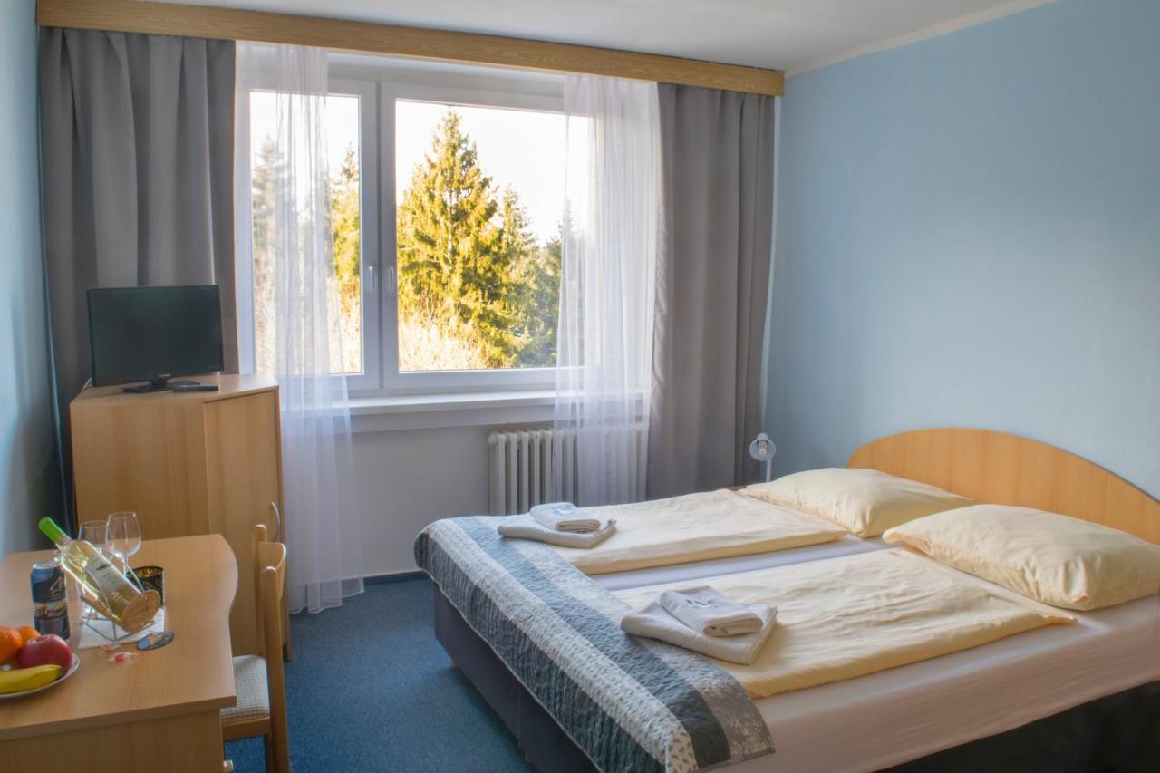 Horsky Hotel Jelenovska S Bazenem V Cene Valašské Klobouky Exteriör bild